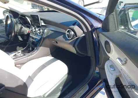 2015 Mercedes-Benz C 300 Luxury/Sport z USA, uszkodzony, nr VIN 55SWF4JB8FU091172